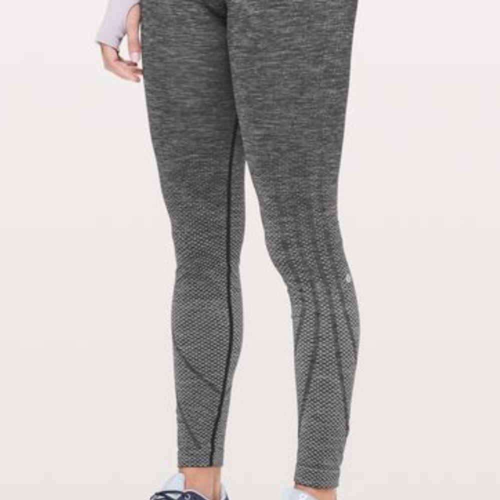 Lululemon, READY TO RUN TIGHT 26”, size 4, gray